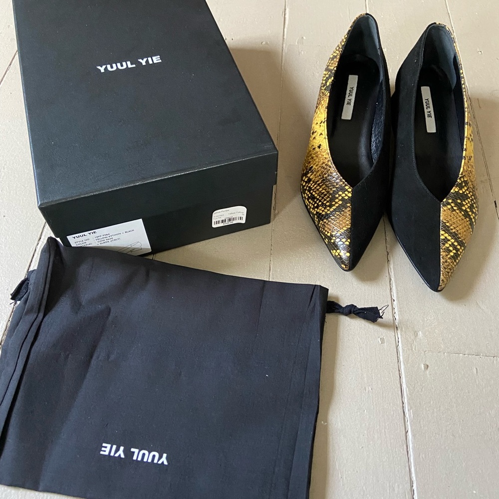 Yuul Yie Suede Printed Block Heel size 38/8 Never  Worn in box